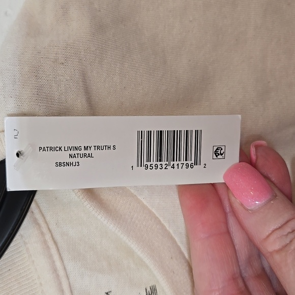 Nickelodeon Patrick Cream Graphic T-Shirt NWT 100% Cotton Size SMALL - Picture 3 of 6